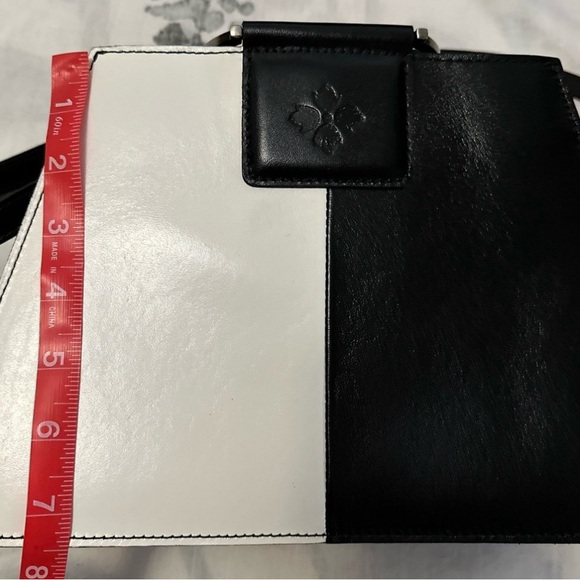 Patricia Nash Leonie - Picture 8 of 8